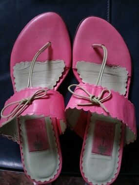 Lilly Pulitzer Pink Scalloped Sandals